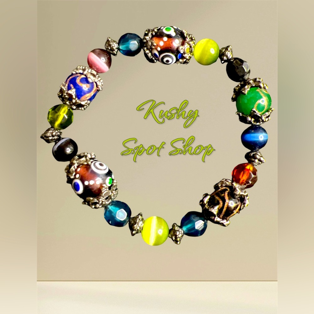 Vintage Art Glass/ Cat’s Eye 🐈‍⬛👁️ Beads Stretch Bracelet ✨💚💛💙♥️🖤🩶🤍✨